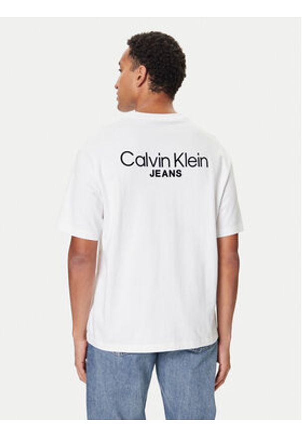 Calvin Klein Jeans T-Shirt LV04RD825G Biały Regular Fit. Kolor: biały. Materiał: bawełna