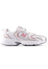 Buty dziecięce New Balance GR530EC – białe. Okazja: na uczelnię, na co dzień. Kolor: biały. Materiał: guma, materiał, syntetyk. Szerokość cholewki: normalna