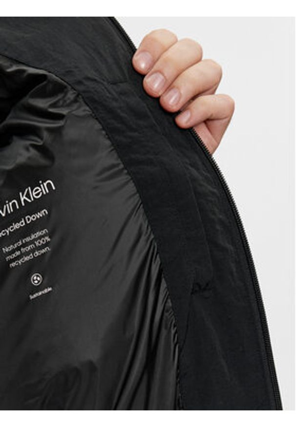 Calvin Klein Kurtka puchowa Crinkle K10K111882 Czarny Regular Fit. Kolor: czarny. Materiał: syntetyk