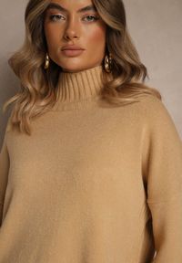 Renee - Beżowy Gładki Golf Casual Ralloria. Okazja: na co dzień. Typ kołnierza: golf. Kolor: beżowy. Materiał: jeans, prążkowany. Długość rękawa: długi rękaw. Długość: długie. Wzór: gładki. Styl: casual #3