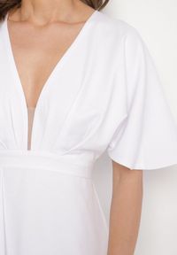 Born2be - Jasnobeżowa Koktajlowa Sukienka Vices o Asymetrycznym Kroju z Falbanką Finexia. Okazja: na wesele, na ślub cywilny, na imprezę. Kolor: beżowy. Wzór: aplikacja. Typ sukienki: asymetryczne. Styl: wizytowy #7