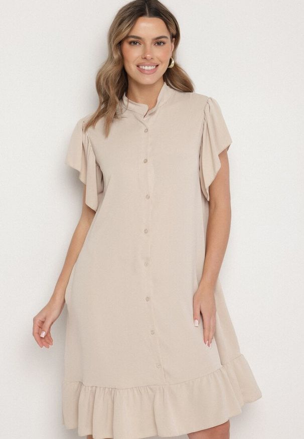 Born2be - Beżowa Sukienka Koszulowa z Guzikami i Falbankami Tenalena. Okazja: na co dzień. Typ kołnierza: kołnierz z falbankami. Kolor: beżowy. Typ sukienki: koszulowe. Styl: sportowy, casual, elegancki