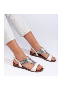 Ażurowe biało-srebrne sandały damskie Sergio Leone białe. Kolor: biały. Wzór: ażurowy