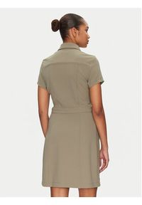 Guess Sukienka koszulowa W5GK70 KCBO2 Khaki Regular Fit. Kolor: brązowy. Materiał: syntetyk. Typ sukienki: koszulowe #4
