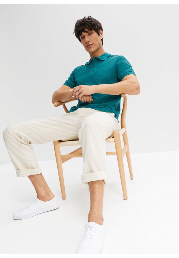 bonprix - Koszulka polo z czystej bawełny organicznej piqué. Typ kołnierza: polo. Kolor: niebieski. Materiał: bawełna. Długość rękawa: krótki rękaw. Długość: krótkie