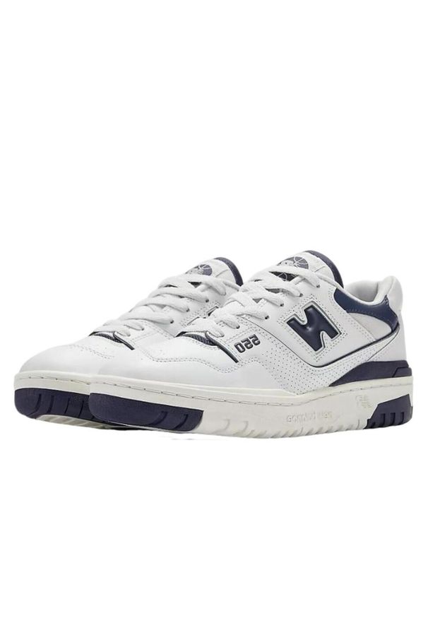 Buty do chodzenia męskie New Balance 550. Zapięcie: sznurówki. Kolor: biały. Materiał: materiał, syntetyk. Szerokość cholewki: normalna. Sport: turystyka piesza