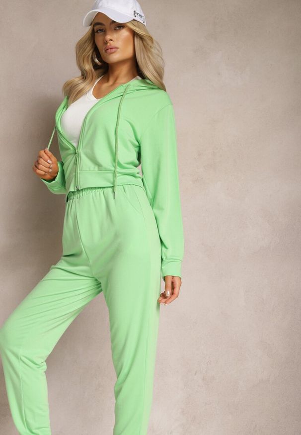Renee - Jasnozielony Komplet Dresowy 2 Częściowy Luźne Spodnie i Bluza z Kapturem Fivana. Kolor: zielony. Materiał: dresówka