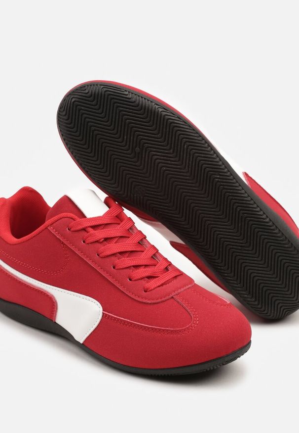 Renee - Czerwone Sneakersy Typu Klasyczne Tenisówki Zelritia. Okazja: na co dzień, na spotkanie biznesowe. Kolor: czerwony. Materiał: jeans. Szerokość cholewki: normalna. Wzór: aplikacja
