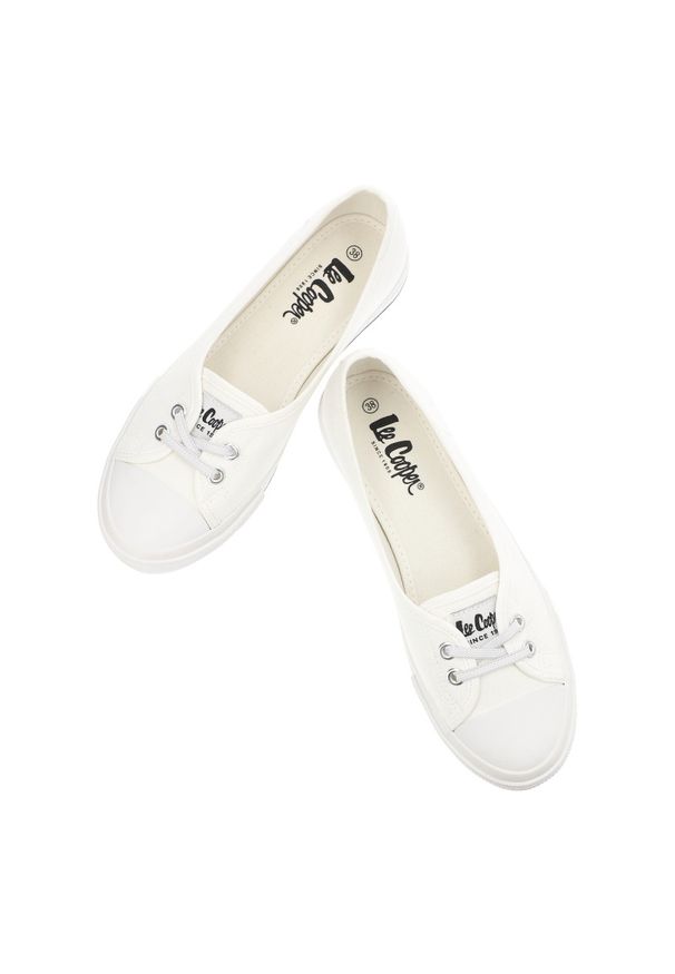Białe Trampki Lee Cooper Modne Buty Damskie. Okazja: na co dzień. Kolor: biały. Materiał: tkanina. Styl: klasyczny, elegancki, casual