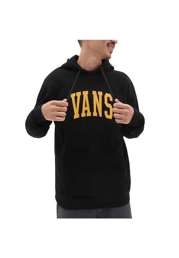 Bluza Vans Varsity VN0007W6BLK1 - czarna. Okazja: na spacer, na co dzień. Typ kołnierza: kaptur. Kolor: czarny. Materiał: bawełna, materiał, dresówka. Wzór: aplikacja. Styl: klasyczny, casual. Sport: turystyka piesza