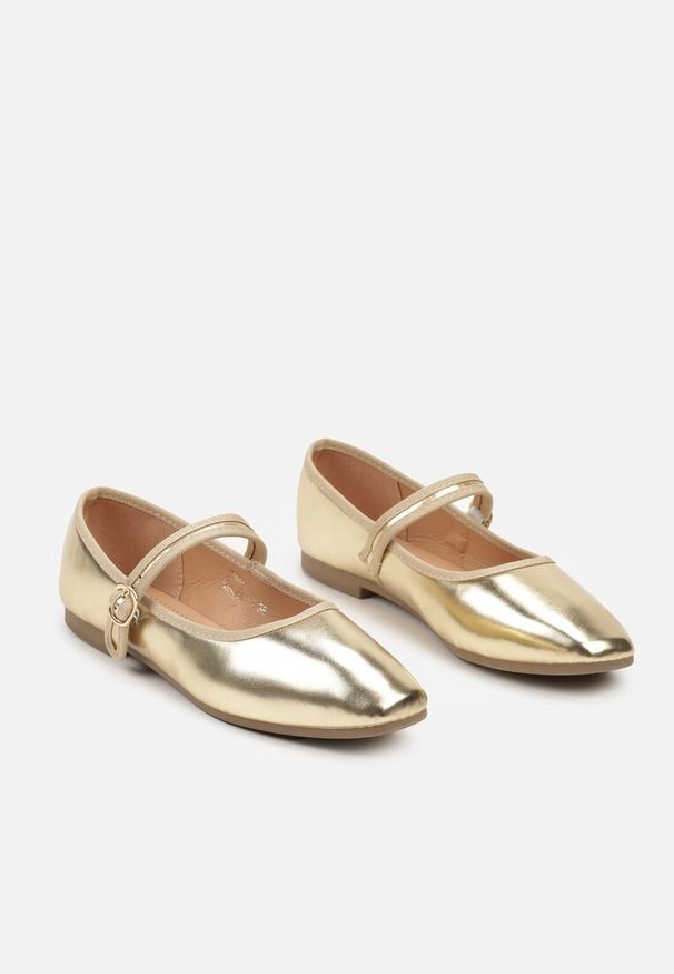 Renee - Złote Balerinki na Płaskiej Podeszwie Wykończone Kwadratowym Noskiem i Paskiem Vliora. Zapięcie: pasek. Kolor: złoty. Sezon: wiosna, lato. Obcas: na płaskiej podeszwie