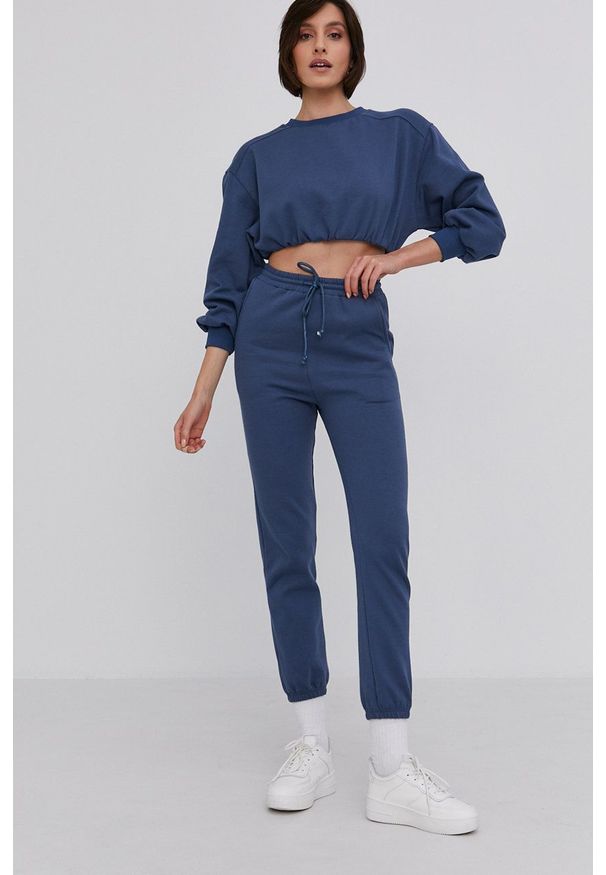 Answear Lab - Dres. Kolor: niebieski. Materiał: dresówka. Wzór: gładki