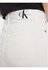 Calvin Klein Jeans Jeansy J20J222765 Biały Mom Fit. Kolor: biały