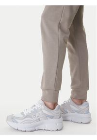 EA7 Emporio Armani Spodnie dresowe 7W000538 AF15831 Brązowy Regular Fit. Kolor: brązowy. Materiał: bawełna #3