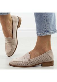 POTOCKI - Beżowe zamszowe mokasyny damskie Potocki 12585. Okazja: na spacer, na co dzień, do pracy. Kolor: beżowy. Materiał: zamsz. Szerokość cholewki: normalna. Wzór: ażurowy, kolorowy, aplikacja. Sezon: wiosna, lato. Styl: casual #1