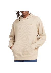 Bluza New Balance MT43519SOT - beżowa. Okazja: na co dzień. Typ kołnierza: kaptur. Kolor: beżowy. Materiał: dzianina, bawełna, dresówka, poliester. Wzór: ze splotem. Styl: casual #1