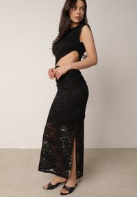 Born2be - Czarna Koronkowa Sukienka Koktajlowa z Asymetrycznym Wycięciem w Talii Maniassi. Okazja: na randkę, na wesele, na ślub cywilny, na imprezę. Kolor: czarny. Materiał: koronka. Typ sukienki: asymetryczne. Styl: wizytowy #8