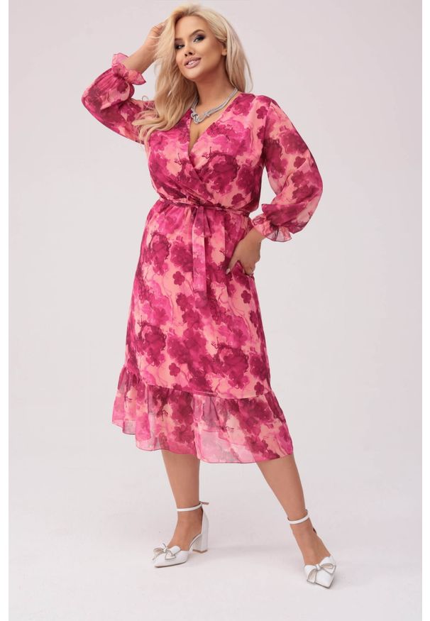 Moda Size Plus Iwanek - Szyfonowa sukienka Pastelowy Urok XXL OVERSIZE WIOSNA. Okazja: na co dzień. Typ kołnierza: dekolt kopertowy. Materiał: szyfon. Sezon: wiosna. Typ sukienki: oversize. Styl: casual