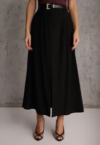 Renee - Czarna Rozkloszowana Spódnica z Wiskozy Zdobiona Rozcięciem i Paskiem Urilia. Okazja: na co dzień, na randkę. Kolor: czarny. Materiał: wiskoza. Wzór: aplikacja. Styl: casual, elegancki #3