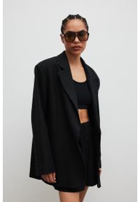 Marsala - Marynarka z lnem oversize w kolorze BLACK - HARLEY-M/L. Kolor: czarny. Materiał: len. Długość rękawa: długi rękaw. Długość: długie. Styl: sportowy, elegancki
