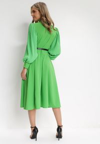 Born2be - Jasnozielona Sukienka Rozkloszowana z Paskiem Aidyn. Kolor: zielony. Typ sukienki: kopertowe. Styl: elegancki. Długość: midi #2