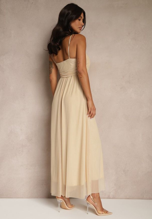 Renee - Beżowa Sukienka Koktajlowa Ozdobiona Tiulowym Materiałem Deviora. Okazja: na co dzień, na randkę, na imprezę. Kolor: beżowy. Materiał: tiul, materiał. Długość rękawa: na ramiączkach. Wzór: aplikacja. Styl: wizytowy