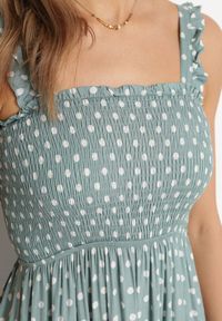 Born2be - Zielona Wiskozowa Sukienka z Szerokimi Ramiączkami i Gumką w Talii Ginneli. Okazja: do pracy. Typ kołnierza: dekolt w łódkę. Kolor: zielony. Materiał: wiskoza. Długość rękawa: na ramiączkach. Typ sukienki: proste #2