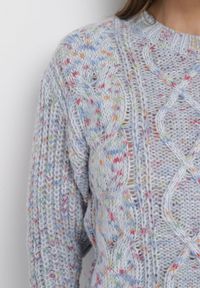 Born2be - Jasnoniebieski Sweter z Ozdobną Kolorową Nicią Gabriani. Kolor: niebieski. Wzór: kolorowy. Sezon: jesień, zima #3