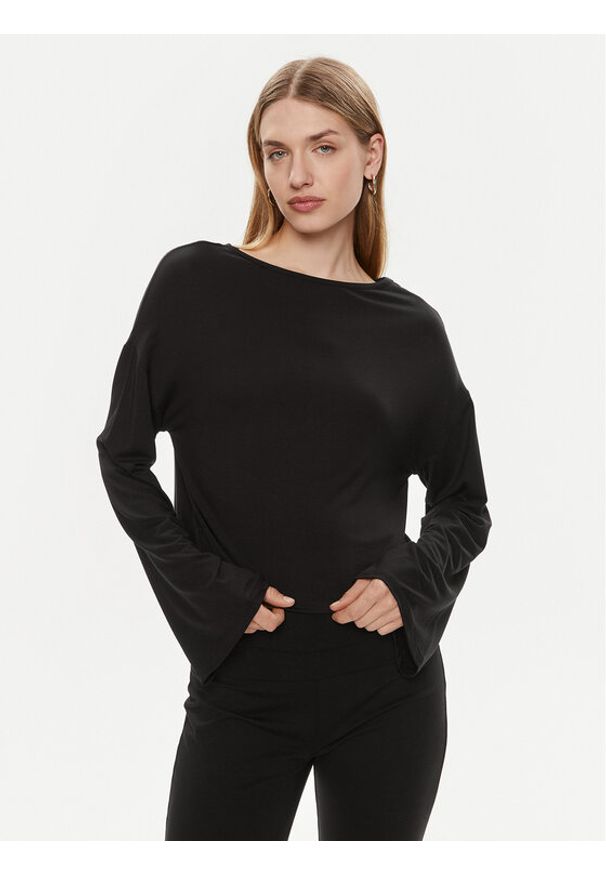 Gina Tricot Bluzka 22672 Czarny Regular Fit. Kolor: czarny. Materiał: wiskoza