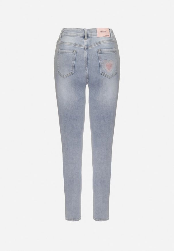 Born2be - Niebieskie Jeansy Slim Fit z Wysokim Stanem i Ozdobnym Haftem z Sercem Aravira. Okazja: na co dzień. Stan: podwyższony. Kolor: niebieski. Wzór: haft. Styl: casual