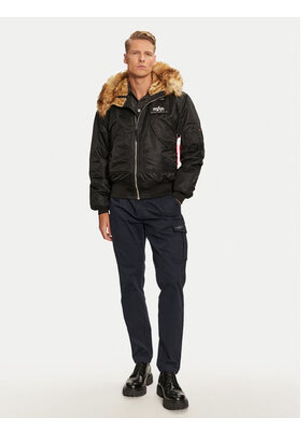 Alpha Industries Kurtka zimowa 113145 Czarny Regular Fit. Kolor: czarny. Materiał: syntetyk. Sezon: zima