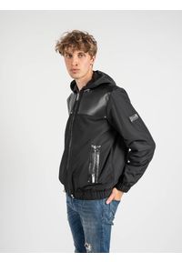 Les Hommes Kurtka "Windbreaker" | LLO311-250L | Windbreaker Jacket | Mężczyzna | Czarny. Okazja: na co dzień. Typ kołnierza: kaptur. Kolor: czarny. Materiał: poliester. Styl: casual