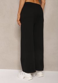 Renee - Czarne Spodnie z Szerokimi Nogawkami i Gumką w Talii Uxelia. Kolor: czarny. Styl: klasyczny, elegancki #4