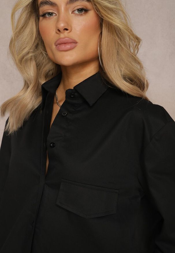 Renee - Czarna Krótka Koszula z Bawełny Ozdobiona Imitacją Kieszeni Nordulia. Kolor: czarny. Materiał: bawełna. Długość: krótkie. Wzór: aplikacja. Styl: elegancki