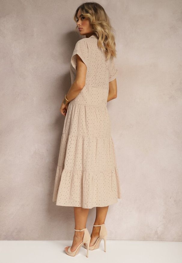 Renee - Beżowa Ażurowa Sukienka z Bawełny z Krótkim Rękawem i Guzikami Obitha. Kolor: beżowy. Materiał: bawełna. Długość rękawa: krótki rękaw. Wzór: ażurowy. Sezon: lato. Styl: elegancki