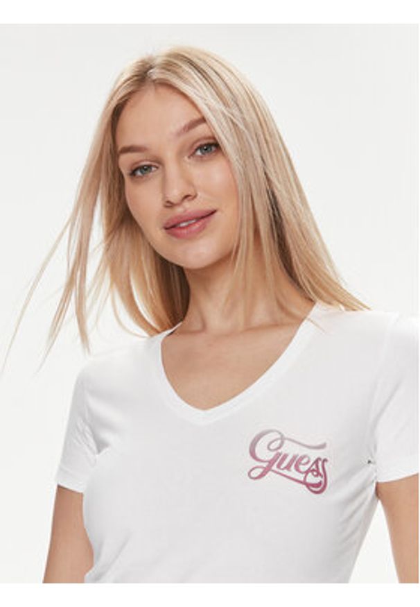 Guess T-Shirt W4RI55 J1314 Biały Slim Fit. Kolor: biały. Materiał: bawełna