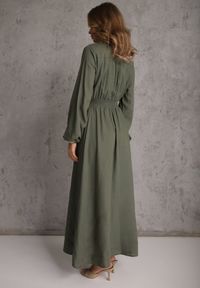 Renee - Zielona Sukienka z Lnem i Wiskozą o Rozkloszowanym Kroju z Ozdobnymi Guzikami Maitena. Okazja: na co dzień. Typ kołnierza: dekolt w kształcie V. Kolor: zielony. Materiał: wiskoza, len. Długość rękawa: długi rękaw. Typ sukienki: rozkloszowane. Styl: elegancki, casual #7