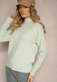 Renee - Miętowy Golf Sweter z Tłoczeniem i Ściągaczami Melovira. Typ kołnierza: golf. Kolor: miętowy. Sezon: zima