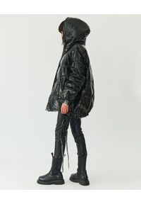 MMC STUDIO - Czarna kurtka holograficzna Jesso. Typ kołnierza: kaptur. Kolor: czarny. Materiał: jeans, puch, guma. Sezon: zima #2
