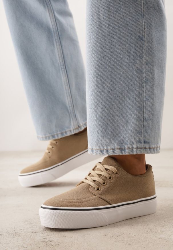 Born2be - Ciemnobeżowe Klasyczne Tenisówki z Ozdobnym Paskiem przy Podeszwie Ranora. Zapięcie: pasek. Kolor: beżowy. Materiał: jeans, dresówka. Szerokość cholewki: normalna. Wzór: gładki. Styl: klasyczny