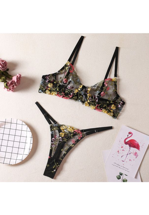 Intica - Komplet bielizny z fiszbinami i haftem Cherida. Kolor: czarny. Materiał: materiał. Wzór: haft