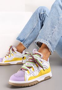 Renee - Żółto-Fioletowe Sneakersy Ozdobione Brokatem z Oryginalnym Sznurowaniem Patricie. Kolor: żółty. Wzór: aplikacja #1