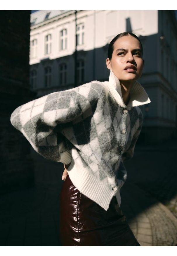 Reserved - Wzorzysty kardigan oversize - wielobarwny. Materiał: dzianina, wełna