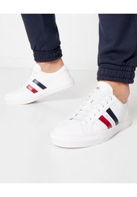 MONCLER - Białe sneakersy New Monaco. Nosek buta: okrągły. Zapięcie: pasek. Kolor: biały. Materiał: guma