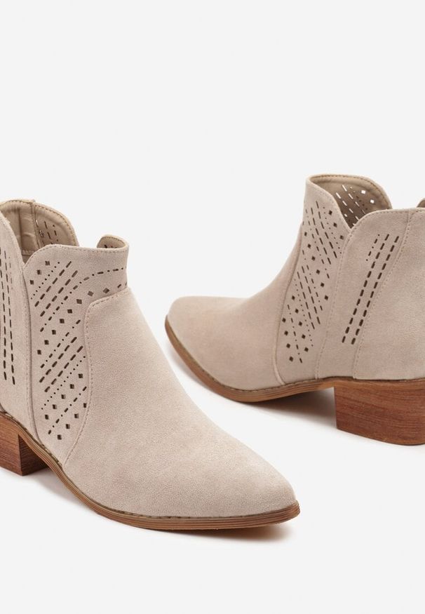 Born2be - Jasnobeżowe Ażurowe Botki Vices na Obcasie w Stylu Kowbojek Selrith. Okazja: na spacer. Kolor: beżowy. Materiał: jeans. Wzór: ażurowy. Obcas: na obcasie. Wysokość obcasa: średni