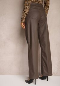 Renee - Brązowe Spodnie Woskowane o Szerokim Kroju High Waist Sezila. Okazja: na co dzień. Stan: podwyższony. Kolor: brązowy. Styl: casual #5