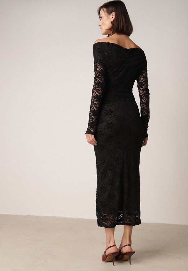 Born2be - Czarna Dopasowana Sukienka Koronkowa z Odkrytymi Ramionami i Węzłem Serehaneh. Okazja: na co dzień. Kolor: czarny. Materiał: koronka. Wzór: aplikacja. Typ sukienki: z odkrytymi ramionami. Styl: casual, elegancki