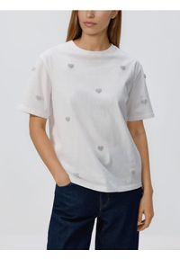 Reserved - T-shirt z aplikacją - biały. Kolor: biały. Materiał: dzianina, bawełna. Wzór: aplikacja #1