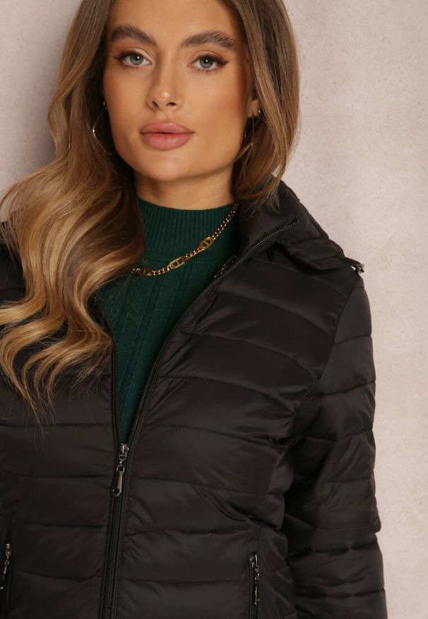Renee - Czarna Kurtka Pikowana Nylonowa Vuyian. Kolor: czarny. Materiał: nylon. Długość rękawa: długi rękaw. Długość: długie. Wzór: aplikacja. Sezon: wiosna, jesień. Styl: klasyczny