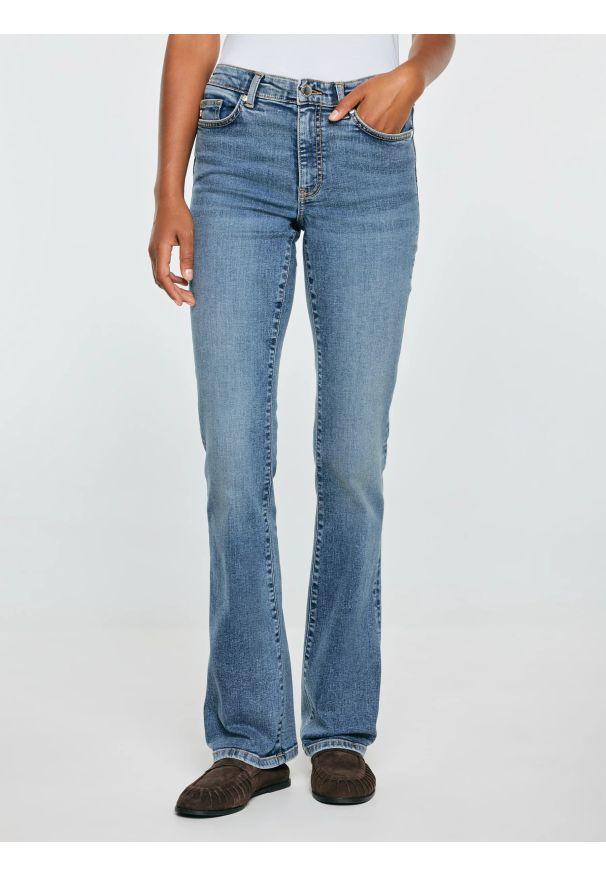 Big-Star - jeansy damskie bootcut niebieskie anela 488. Stan: podwyższony. Kolor: niebieski. Sezon: lato. Styl: klasyczny